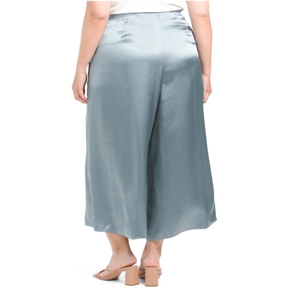 1 hour sale. VINCE, plus size culottes - blue, soft and cozy, drapey capri pants - Picture 2 of 5